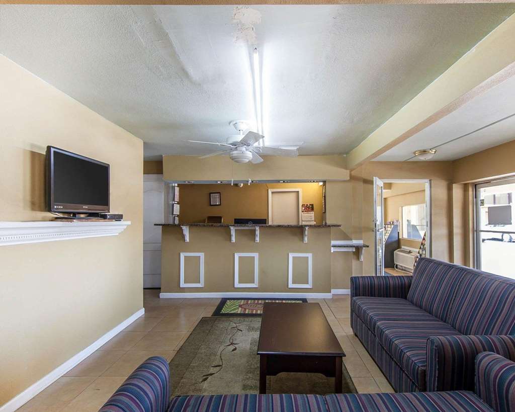 Days Inn By Wyndham Calhoun Ga I-75 And Us-41 Interior foto